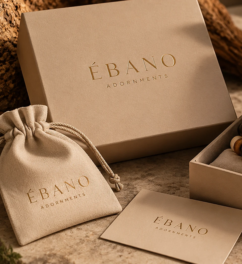 ÉBANO Adornments packaging with natural wooden-bead jewellery
